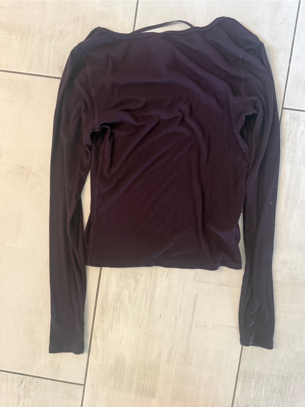 VUORI scoop neck long sleeve cove tee in color Raisin, size S